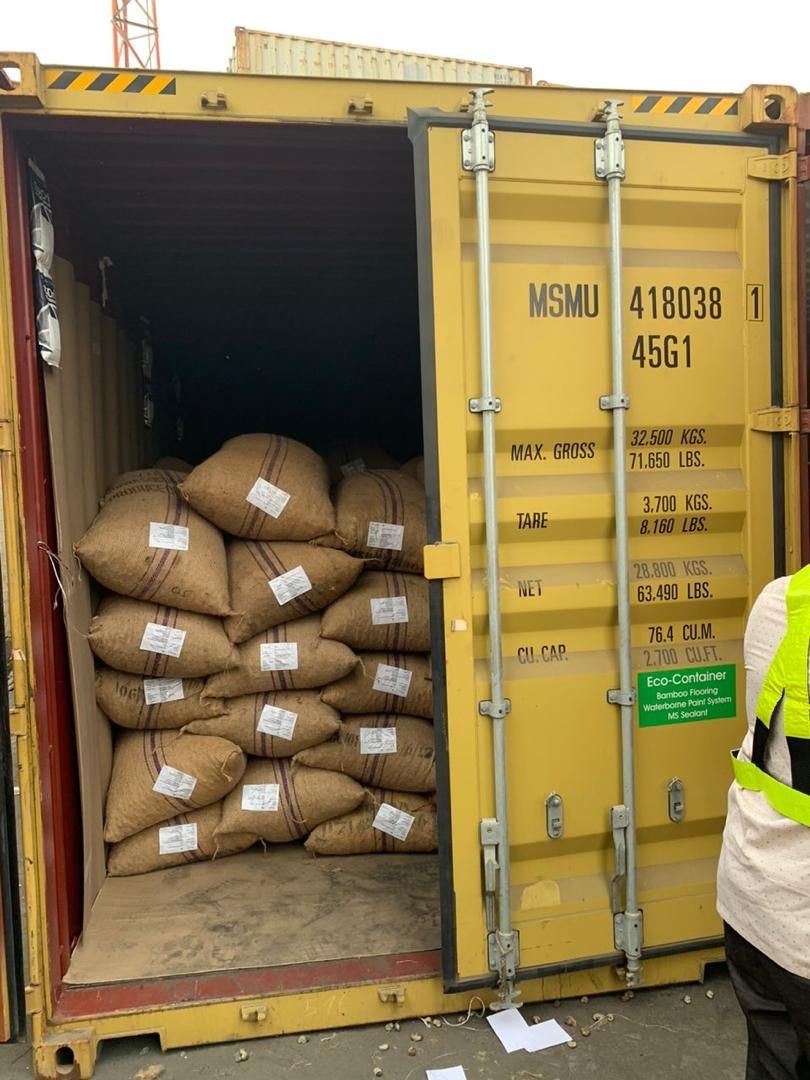 Container MSMU 418038 1, a 45G1 high cube, loaded with jute sacks of raw cashew nuts
